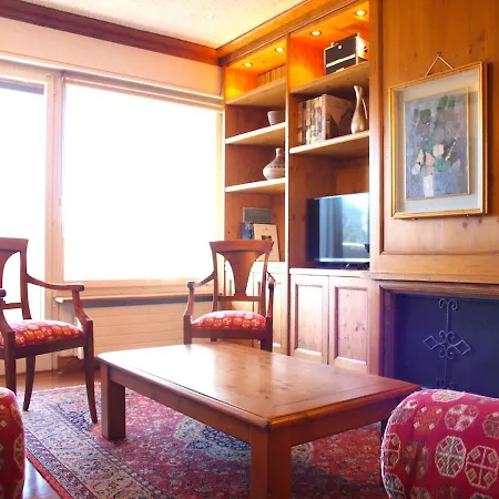 Central & Spacious | Ambassadeurs A Apartment
