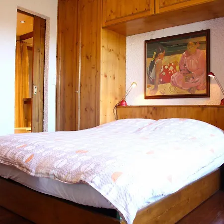 Central & Spacious | Ambassadeurs A Apartment *